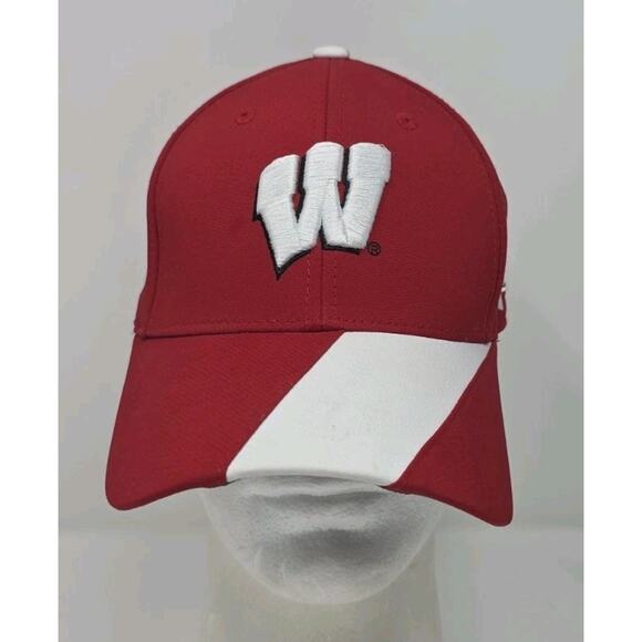 Under Armour Wisconsin‎ Badgers NCAA Sideline Hat Cap Red Crown White Stripe - Picture 1 of 12